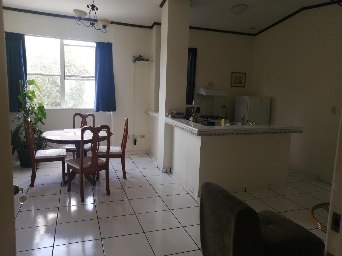 Hotel Villa Serena San Benito San Salvador Buitenkant foto