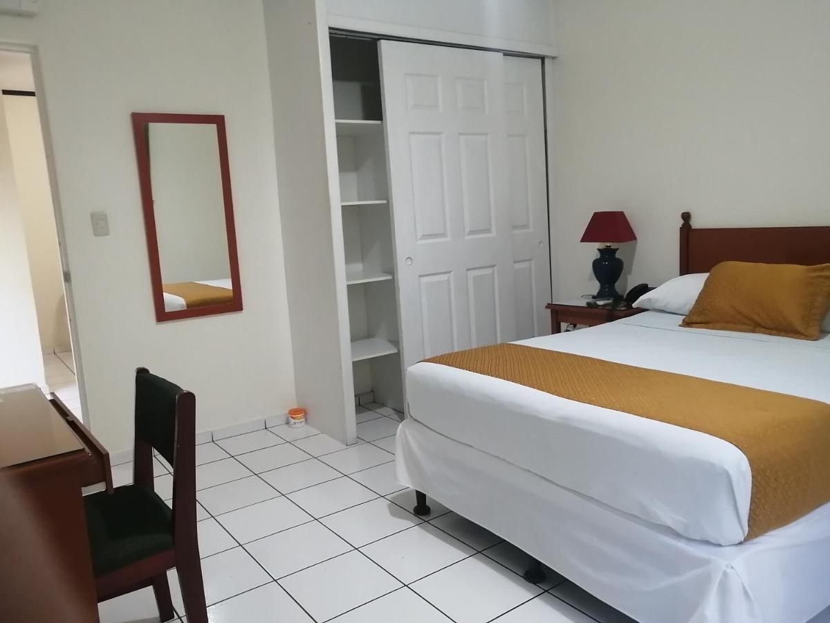 Hotel Villa Serena San Benito San Salvador Buitenkant foto