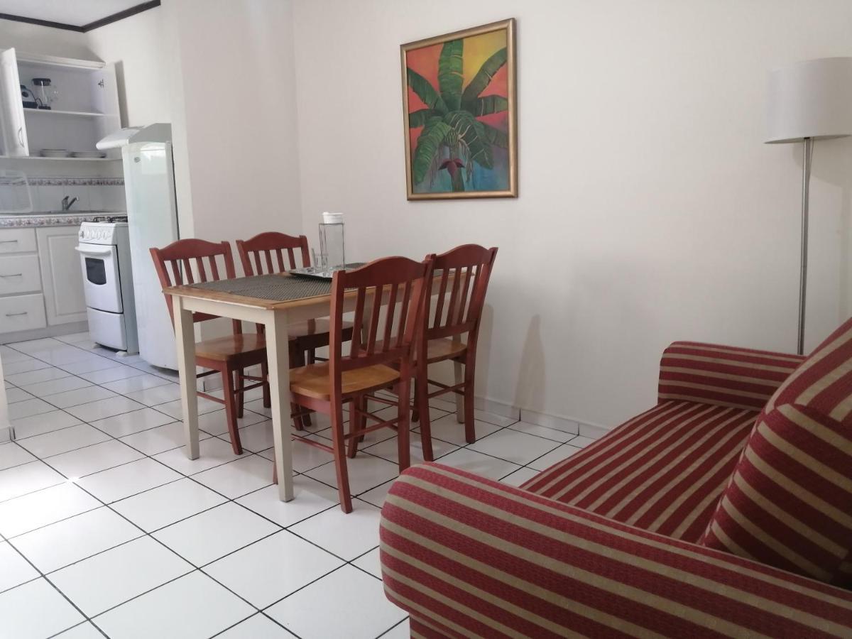 Hotel Villa Serena San Benito San Salvador Buitenkant foto