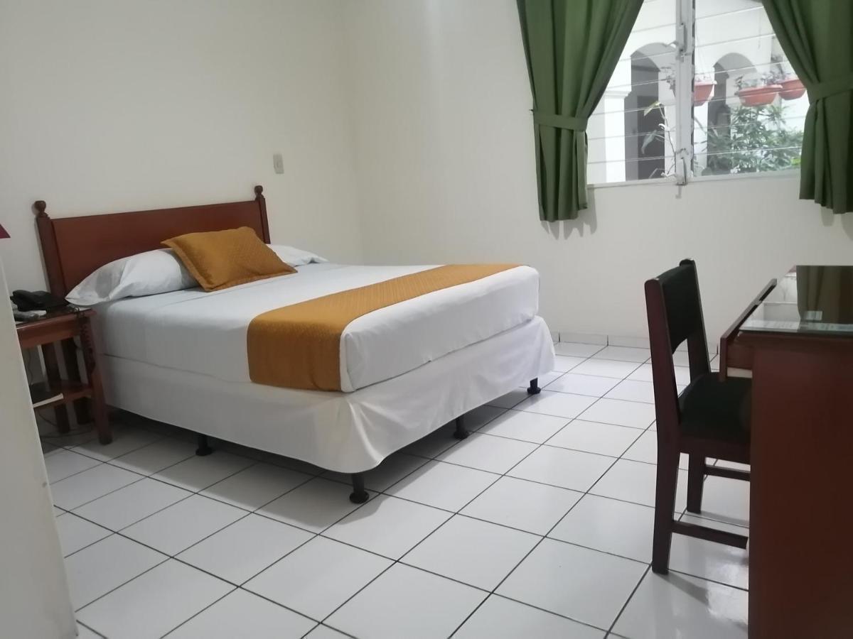 Hotel Villa Serena San Benito San Salvador Buitenkant foto