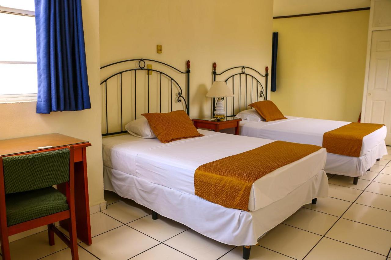 Hotel Villa Serena San Benito San Salvador Buitenkant foto