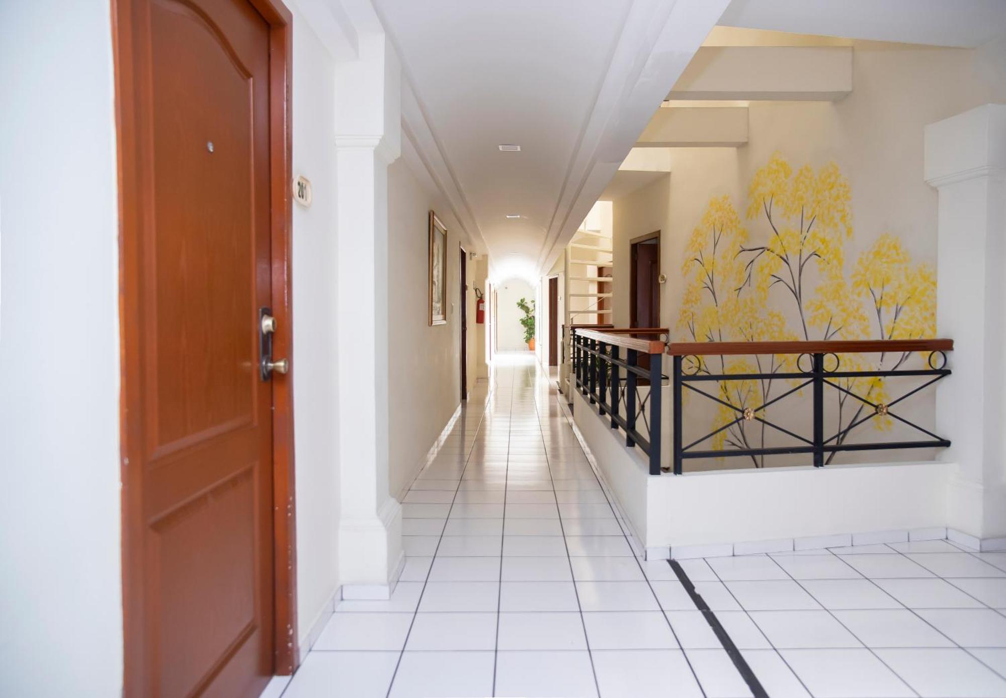 Hotel Villa Serena San Benito San Salvador Buitenkant foto