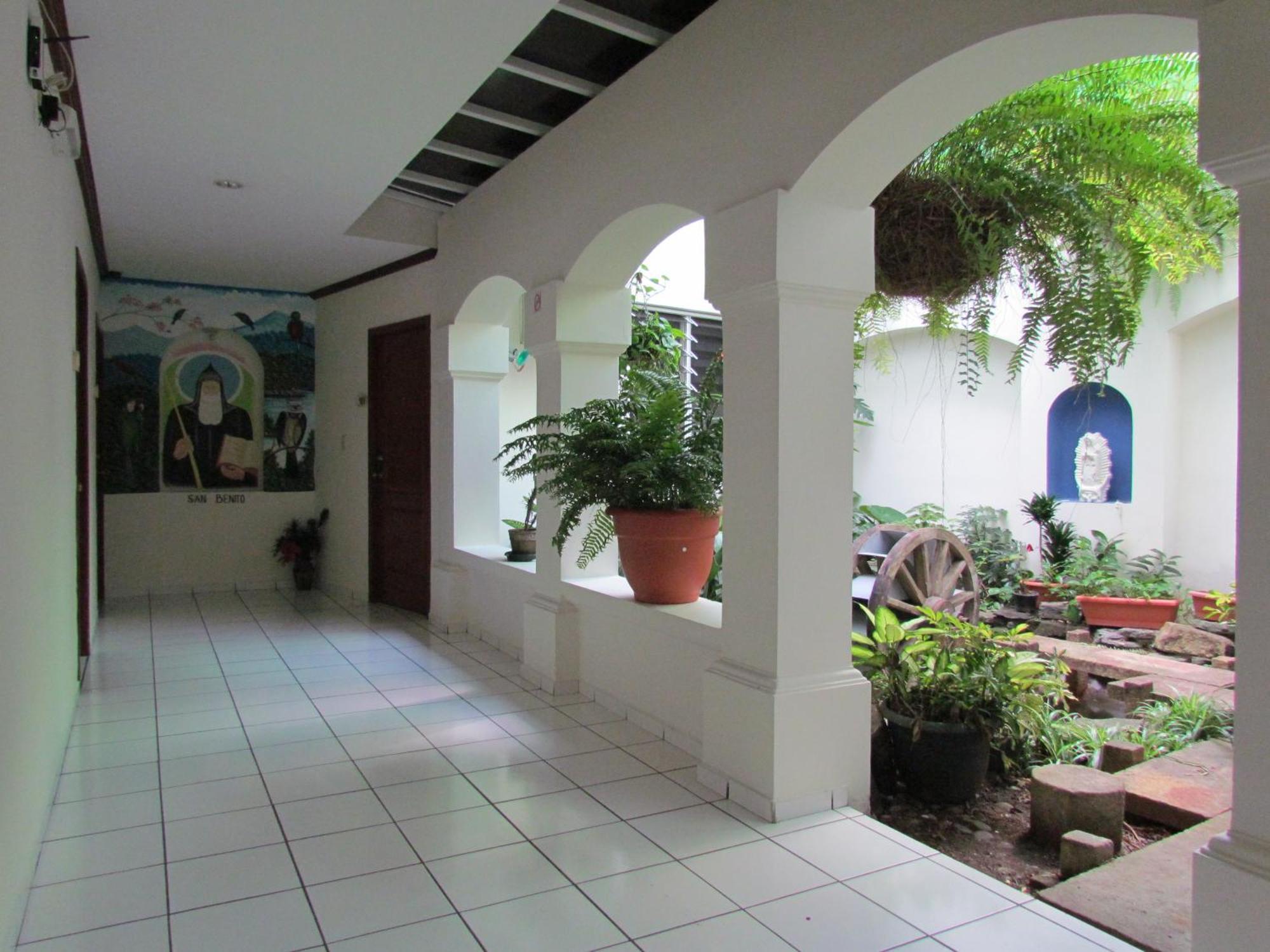 Hotel Villa Serena San Benito San Salvador Buitenkant foto