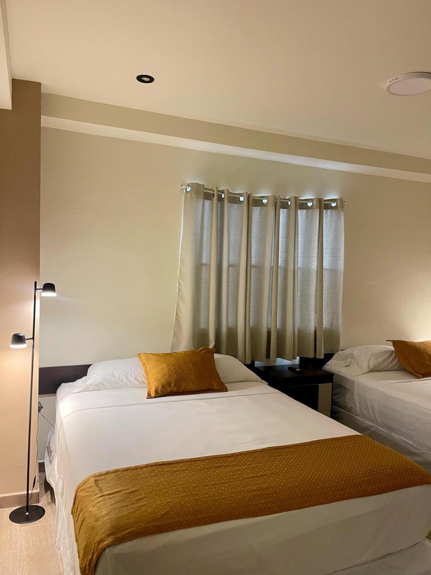 Hotel Villa Serena San Benito San Salvador Buitenkant foto