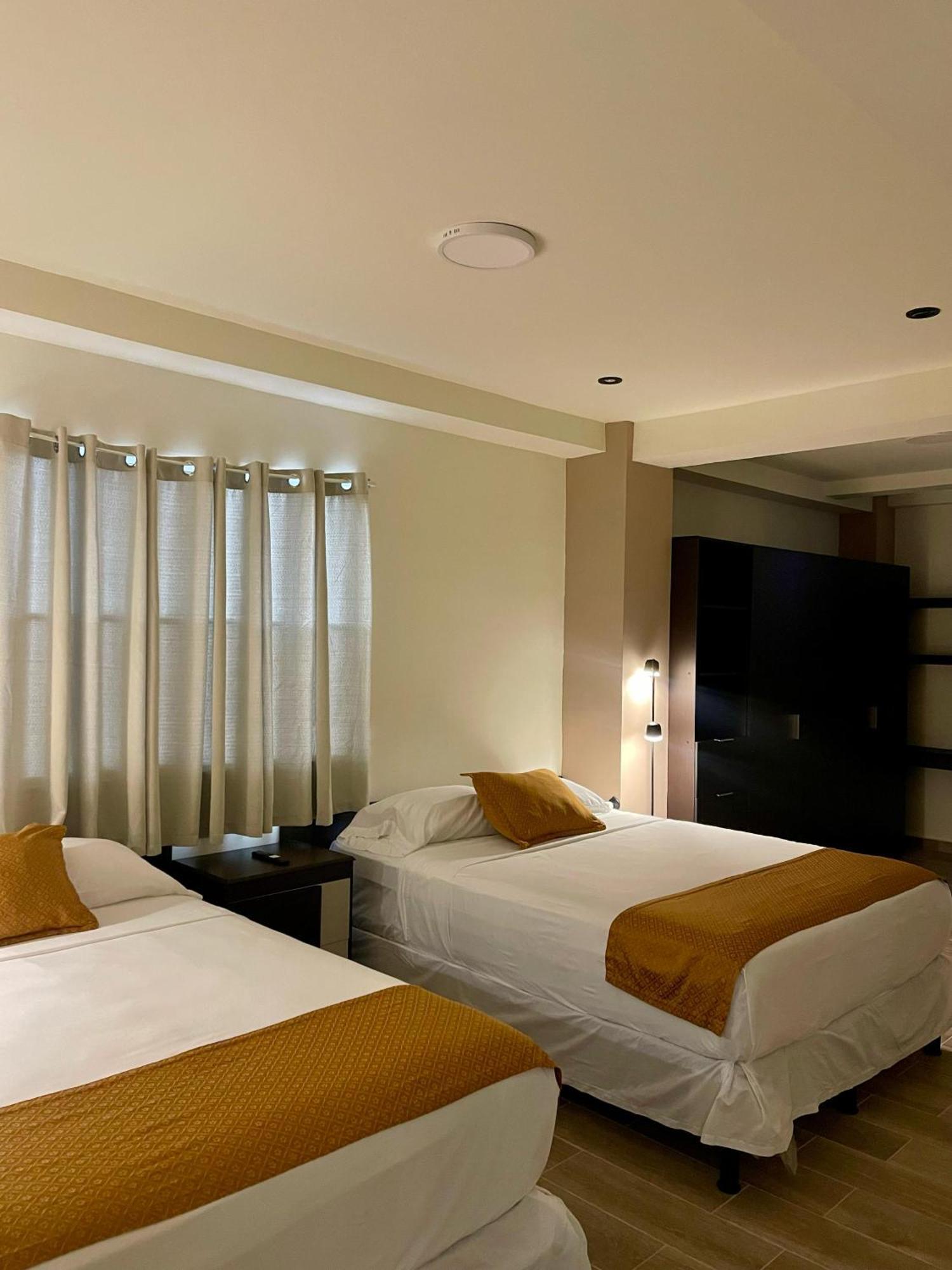 Hotel Villa Serena San Benito San Salvador Buitenkant foto