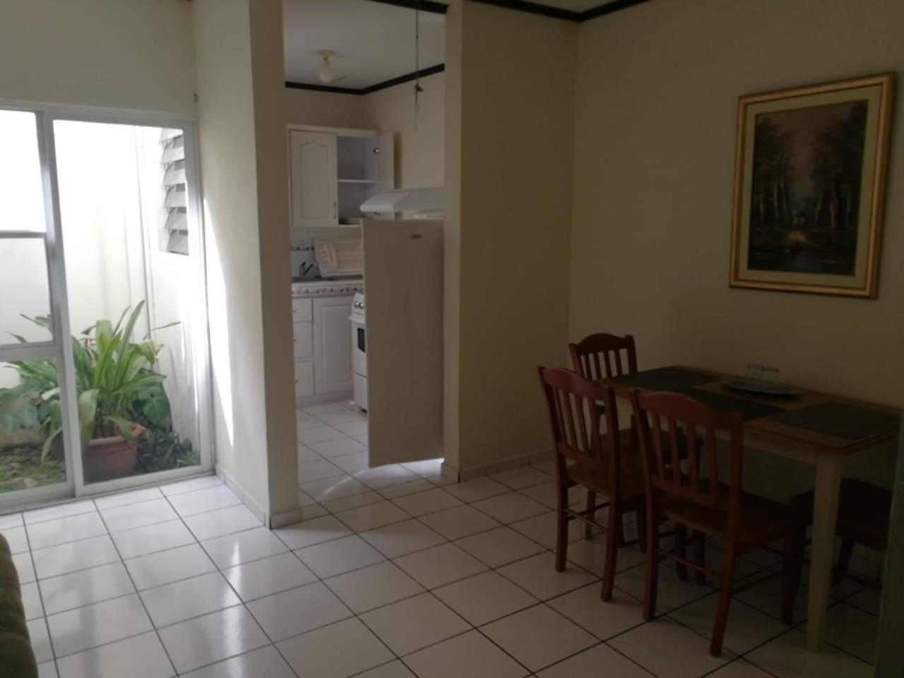 Hotel Villa Serena San Benito San Salvador Buitenkant foto